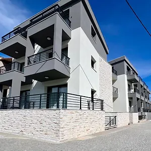 Apartmanhotel Four Shades Luxury, Szárti
